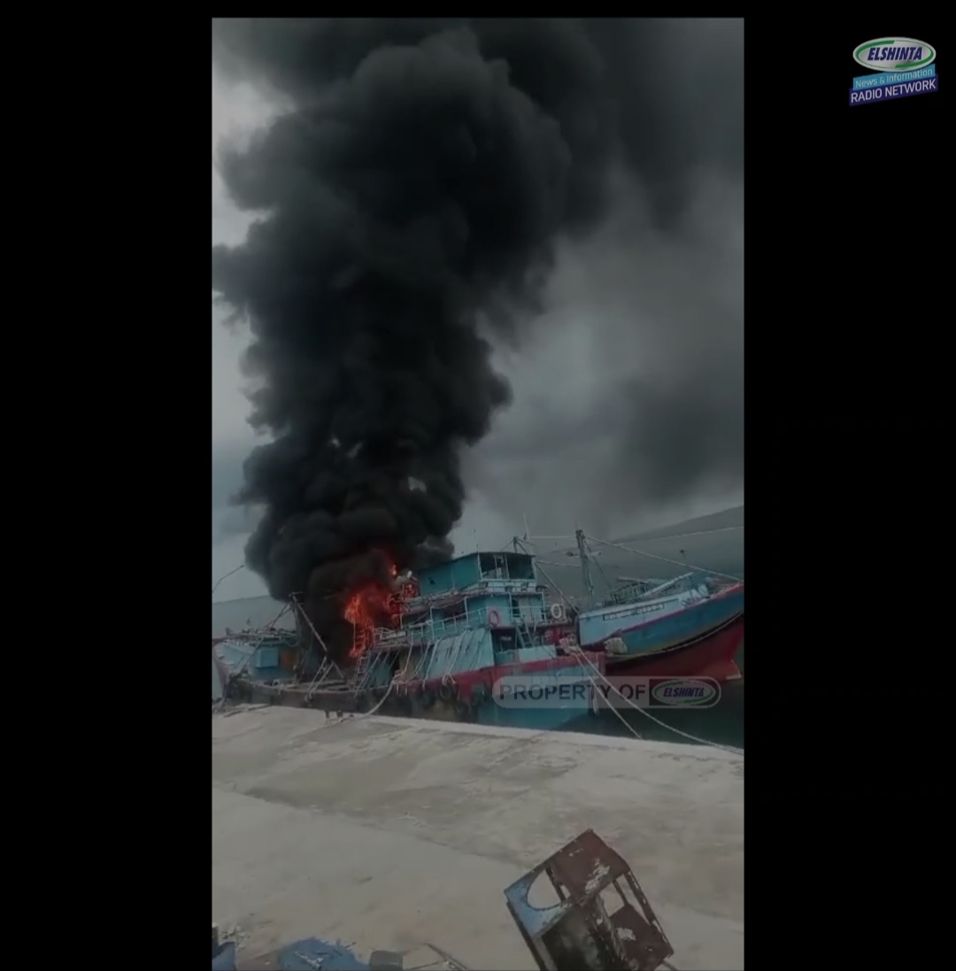 Dua kapal motor milik nelayan terbakar di kawasan Selat Bali