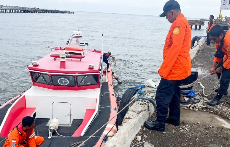 Tim SAR cari korban tenggelam di perairan Madura-Situbondo Tim SAR cari korban tenggelam di perairan Madura-Situbondo