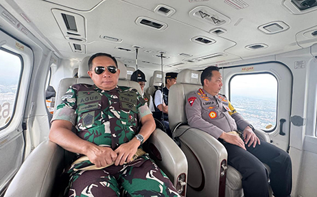 Kapolri, Panglima TNI dan para menteri pantau jalur mudik via udara, pastikan lalin lancar Kapolri, Panglima TNI dan para menteri pantau jalur mudik via udara, pastikan lalin lancar