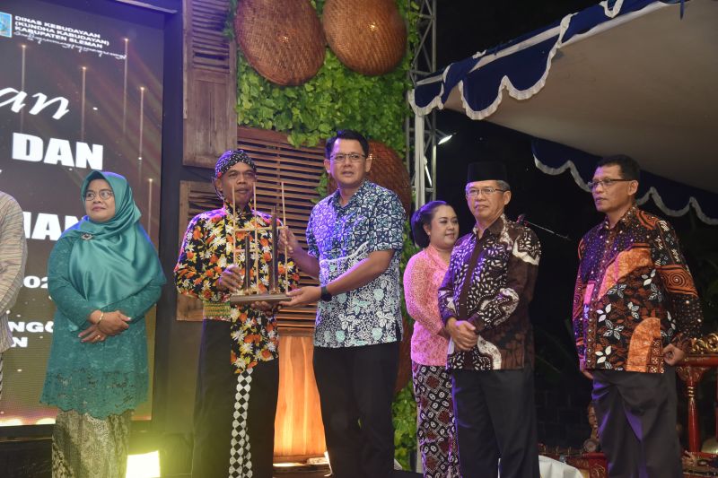 Pemkab Sleman serahkan hibah gamelan dan alat musik kepada kelompok kesenian