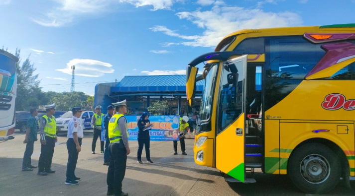 Transportasi aman, Polres Tegal gelar ramp check untuk armada bus di Slawi Transportasi aman, Polres Tegal gelar ramp check untuk armada bus di Slawi