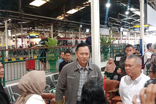 Menko AHY mengaku nyaman jajal KA langsung Jakarta-Yogyakarta 6 jam Menko AHY mengaku nyaman jajal KA langsung Jakarta-Yogyakarta 6 jam