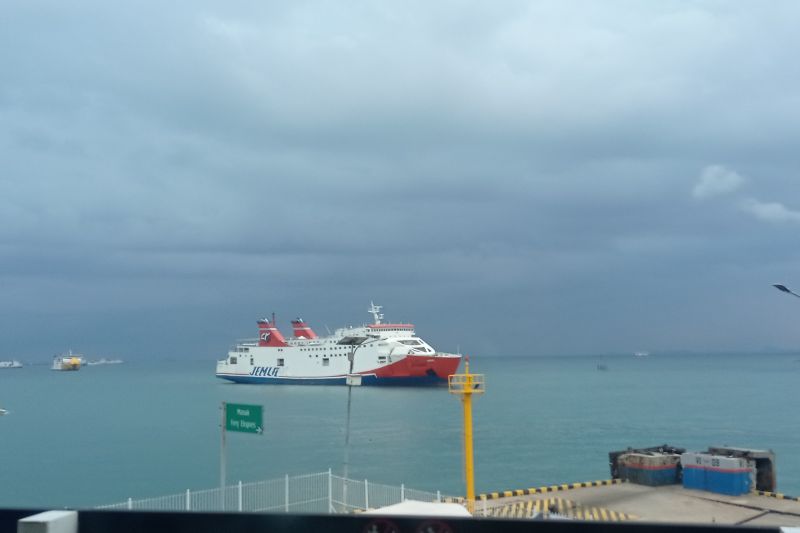 Pelabuhan Merak H+1 Natal operasikan 33 unit kapal