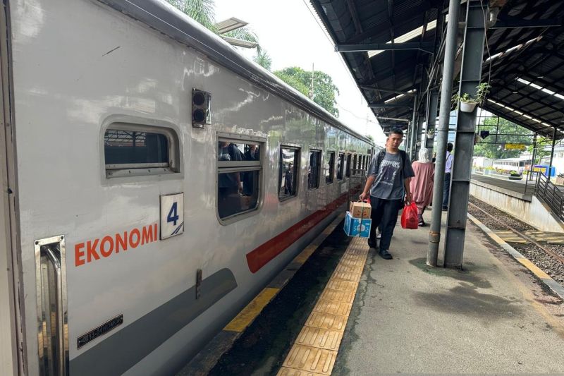 KAI Tanjungkarang berangkatkan 29.549 penumpang hingga H-5 tahun baru KAI Tanjungkarang berangkatkan 29.549 penumpang hingga H-5 tahun baru