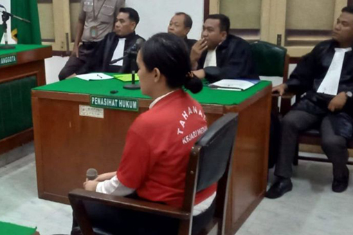 Ratu Entok didakwa sebarkan ujaran kebencian dan penodaan agama Ratu Entok didakwa sebarkan ujaran kebencian dan penodaan agama