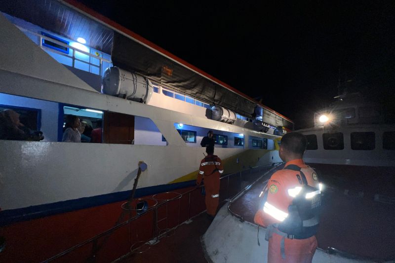 Basarnas evakuasi kapal berpenumpang 231 rute Bacan-Ternate Basarnas evakuasi kapal berpenumpang 231 rute Bacan-Ternate