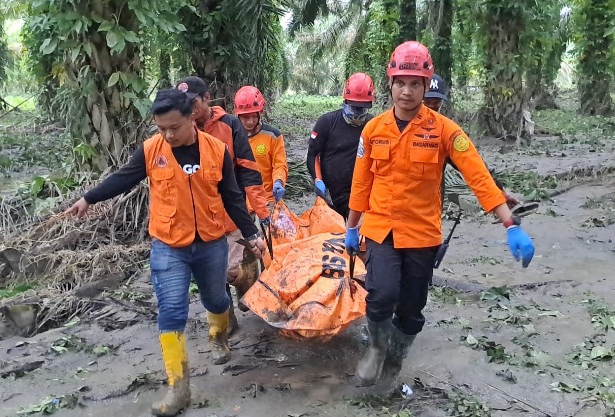 Tim SAR Gabungan temukan korban hilang pascalongsor Sembahe Tim SAR Gabungan temukan korban hilang pascalongsor Sembahe