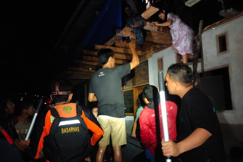 Sembilan warga terdampak banjir Tana Toraja berhasil dievakuasi