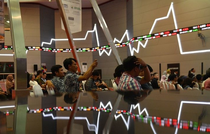IHSG ditutup melemah dipimpin sektor transportasi & logistik