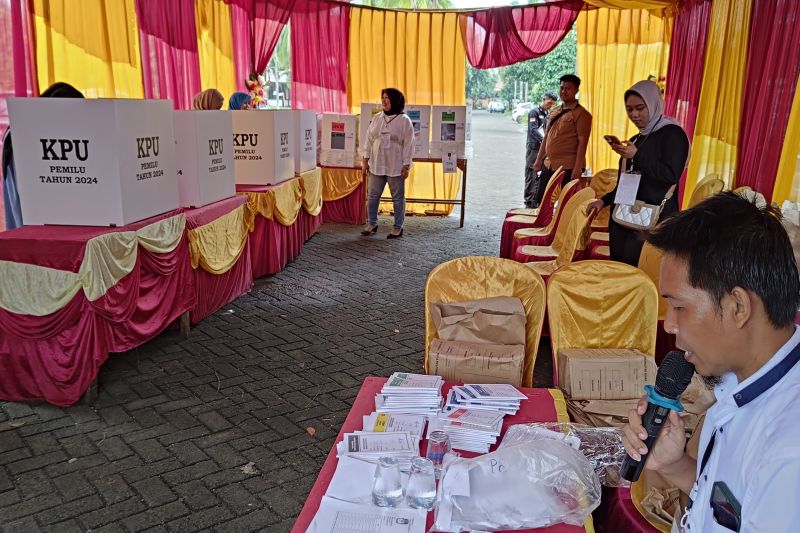 Surat suara tertukar, satu TPS di Tangsel lakukan pencoblosan ulang Surat suara tertukar, satu TPS di Tangsel lakukan pencoblosan ulang