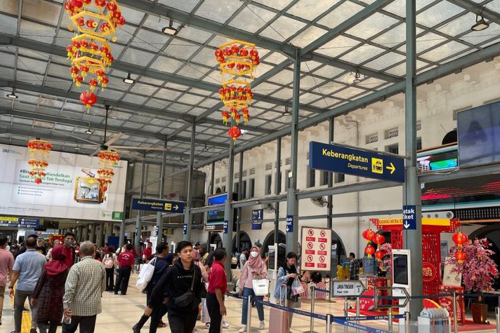 Stasiun Senen padat penumpang saat libur panjang Isra Mikraj dan Imlek Stasiun Senen padat penumpang saat libur panjang Isra Mikraj dan Imlek