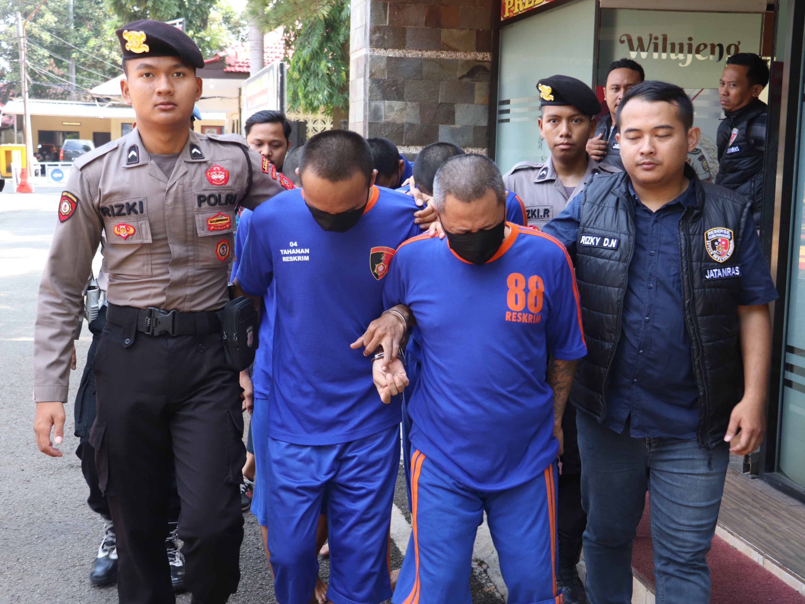 Satreskrim Polres Purwakarta tangkap tujuh pelaku pencurian tujuh motor Satreskrim Polres Purwakarta tangkap tujuh pelaku pencurian tujuh motor
