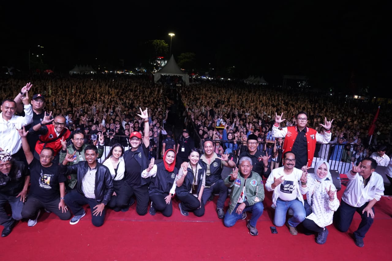 Deklarasi puluhan ribu warga Sidoarjo siap menangkan Ganjar-Mahfud Deklarasi puluhan ribu warga Sidoarjo siap menangkan Ganjar-Mahfud