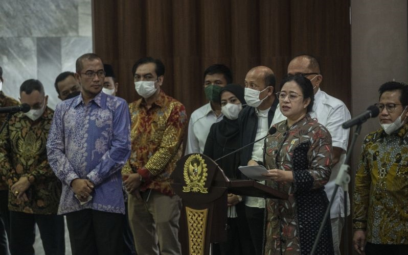 Puan Maharani meminta agar kasus pelanggaran kode etik ketua KPU ditindaklanjuti