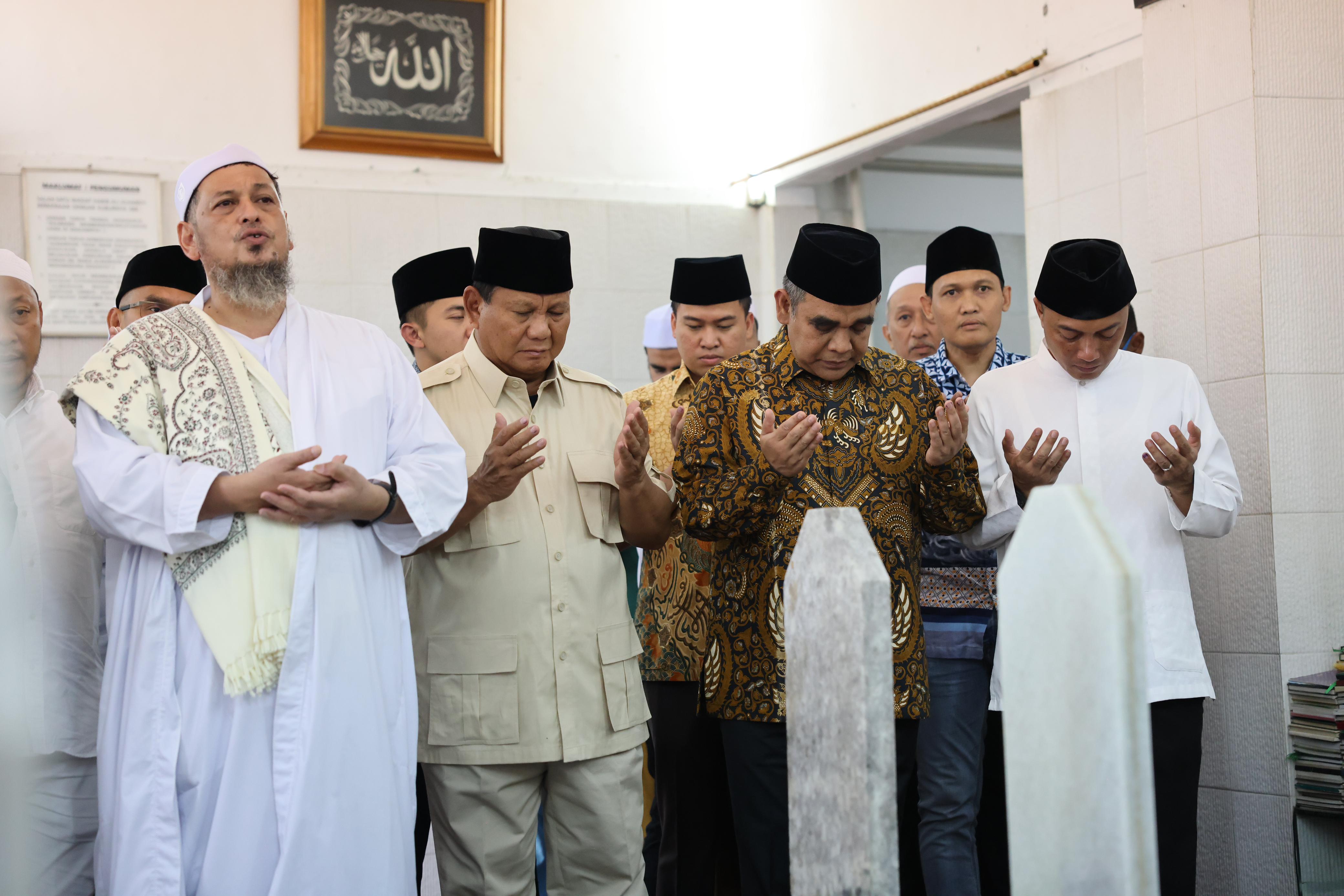 Muzani ungkap pesan Habib Ali Kwitang kepada Prabowo usai Pilpres Muzani ungkap pesan Habib Ali Kwitang kepada Prabowo usai Pilpres