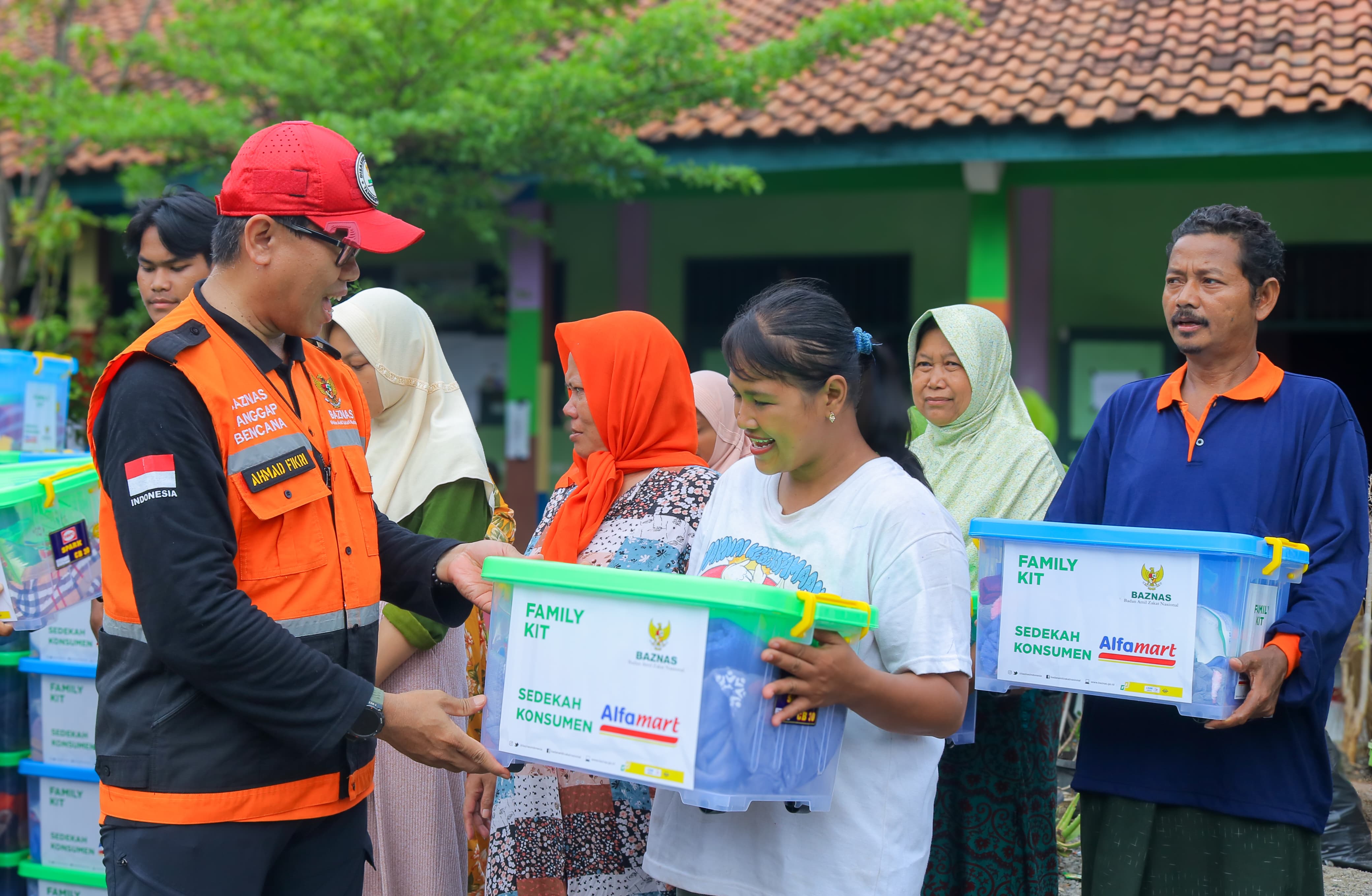 Prihatin dengan penyintas banjir Demak, Baznas RI salurkan bantuan Prihatin dengan penyintas banjir Demak, Baznas RI salurkan bantuan