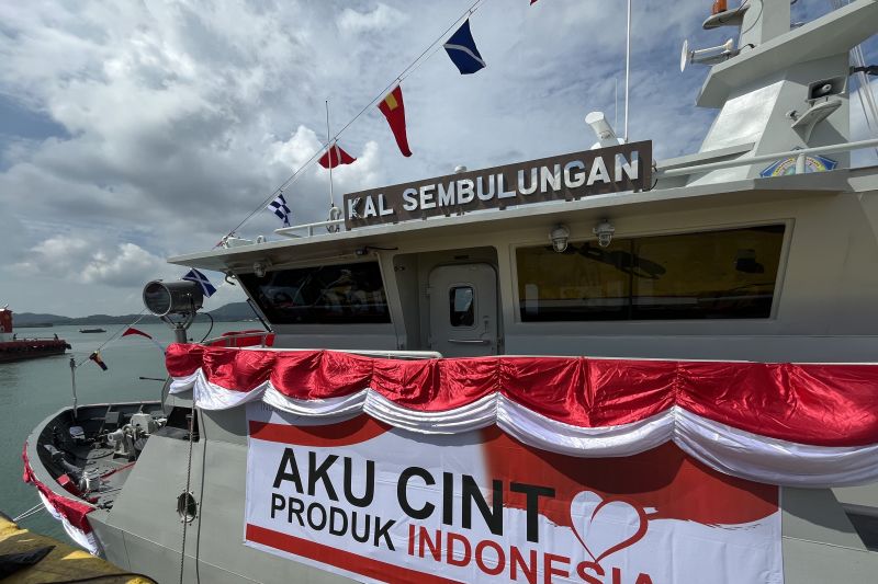 Dua unit kapal milik TNI AL produk dalam negeri siap amankan laut Indonesia Dua unit kapal milik TNI AL produk dalam negeri siap amankan laut Indonesia