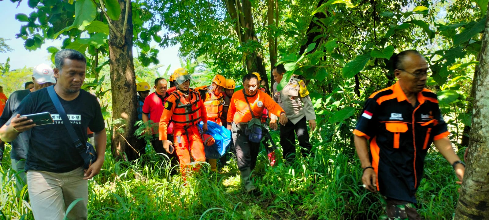 Difabel terseret arus Sungai Kadungbulus, Sragen ditemukan meninggal dunia Difabel terseret arus Sungai Kadungbulus, Sragen ditemukan meninggal dunia