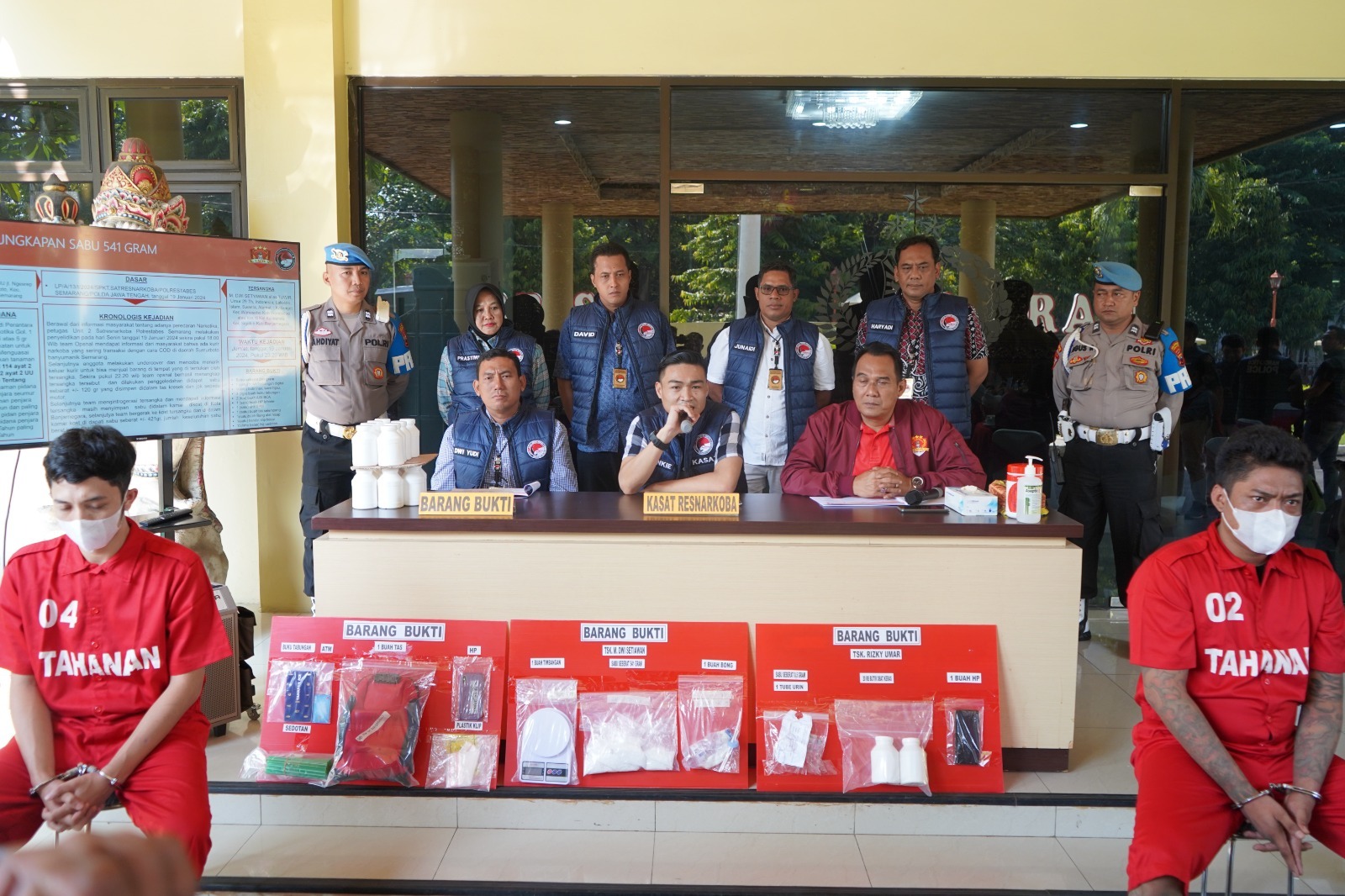 Pengedar sabu di Semarang manfaatkan area SPBU untuk transaksi Pengedar sabu di Semarang manfaatkan area SPBU untuk transaksi