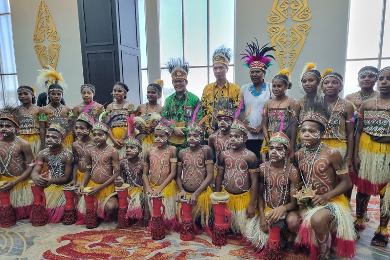 Melestarikan bahasa daerah Papua melalui Lembaga Adat Melestarikan bahasa daerah Papua melalui Lembaga Adat