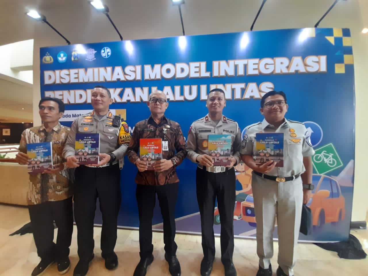 Program TJSL PT Jasa Raharja bangun kesadaran pelajar Jatim tertib lalu lintas Program TJSL PT Jasa Raharja bangun kesadaran pelajar Jatim tertib lalu lintas