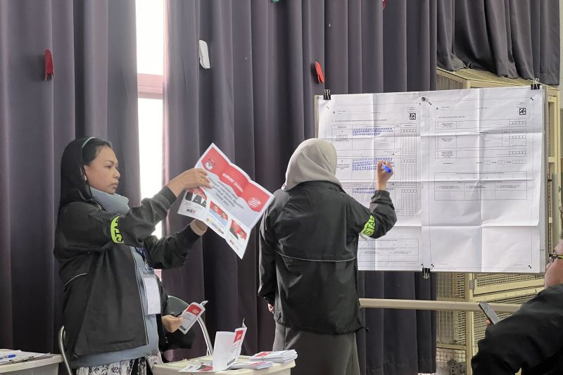 Prabowo-Gibran unggul sementara di TPS Tokyo Prabowo-Gibran unggul sementara di TPS Tokyo