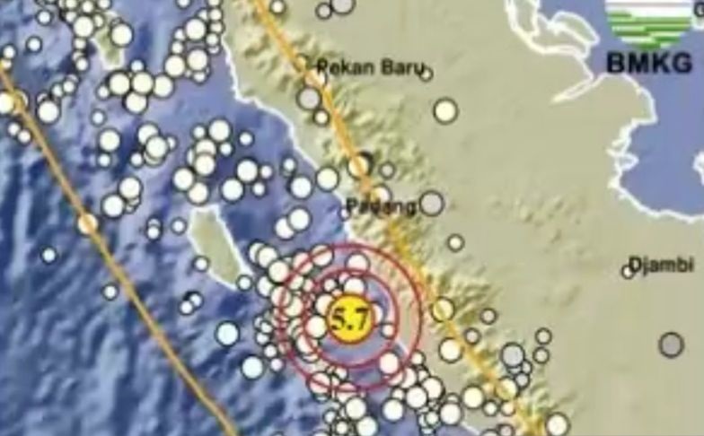 Gempa Magnitudo 5,7 terasa pada beberapa daerah di Sumbar Gempa Magnitudo 5,7 terasa pada beberapa daerah di Sumbar