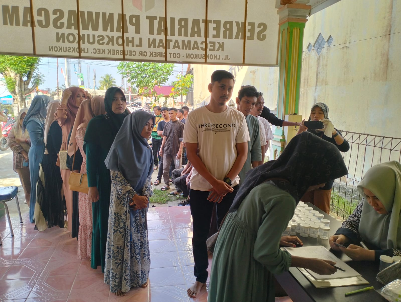 Ribuan calon pengawas TPS di Aceh Utara ikut tes urine Ribuan calon pengawas TPS di Aceh Utara ikut tes urine
