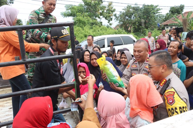Satgas pangan Polresta Serang gelar pasar beras untuk stabilkan harga Satgas pangan Polresta Serang gelar pasar beras untuk stabilkan harga