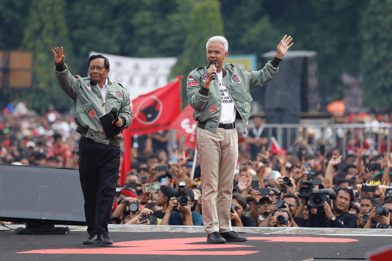 Kampanye terakhir, Ganjar Mahfud bacakan tiga maklumat untuk rakyat Kampanye terakhir, Ganjar Mahfud bacakan tiga maklumat untuk rakyat