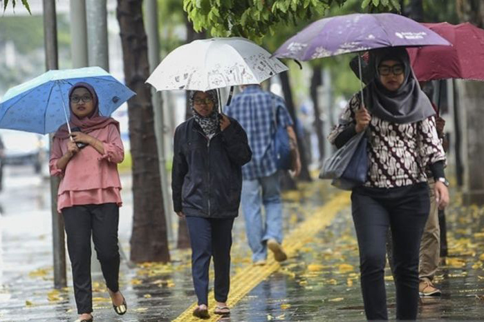 Hujan ringan diprakirakan mengguyur seluruh wilayah Jakarta pada Kamis pagi