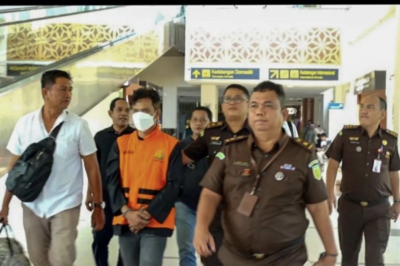 Kejati Riau ringkus tersangka korupsi usai tiga bulan kabur Kejati Riau ringkus tersangka korupsi usai tiga bulan kabur