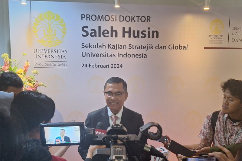 Saleh Husin raih gelar doktor SKSG UI Saleh Husin raih gelar doktor SKSG UI
