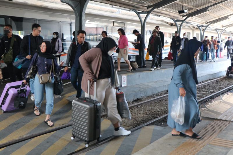 Daop Jember sediakan 7.412 tiket KA setiap hari untuk angkutan Lebaran Daop Jember sediakan 7.412 tiket KA setiap hari untuk angkutan Lebaran
