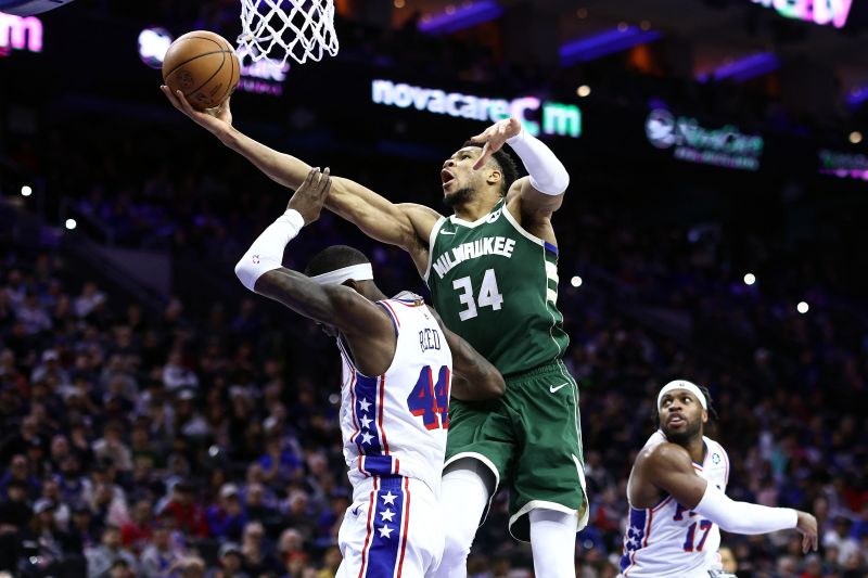 Giannis pimpin Bucks hempaskan Sixers 119-98 Giannis pimpin Bucks hempaskan Sixers 119-98