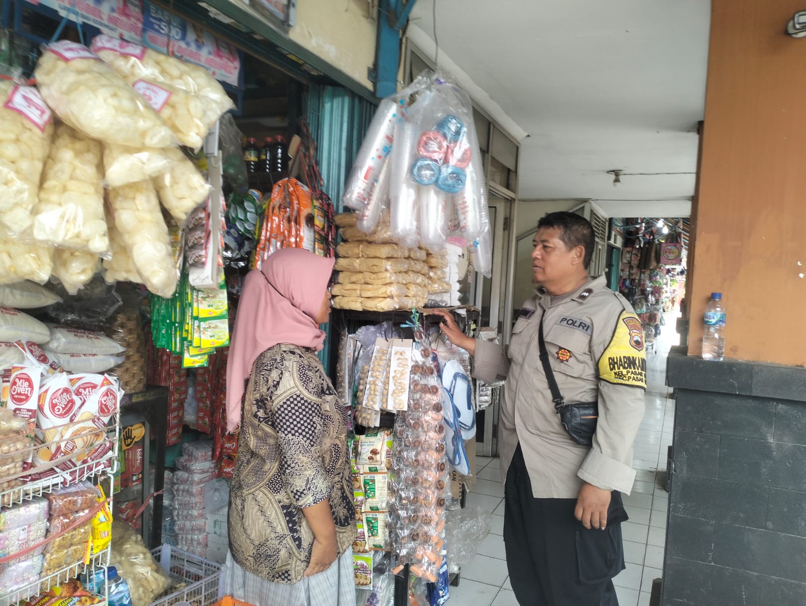 Cegah penimbunan sembako, Polresta Surakarta terjunkan Bhabinkamtibmas Cegah penimbunan sembako, Polresta Surakarta terjunkan Bhabinkamtibmas