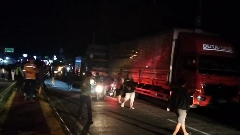 Satu orang tewas dalam tabrakan beruntun di Jalinsum Bakauheni Satu orang tewas dalam tabrakan beruntun di Jalinsum Bakauheni