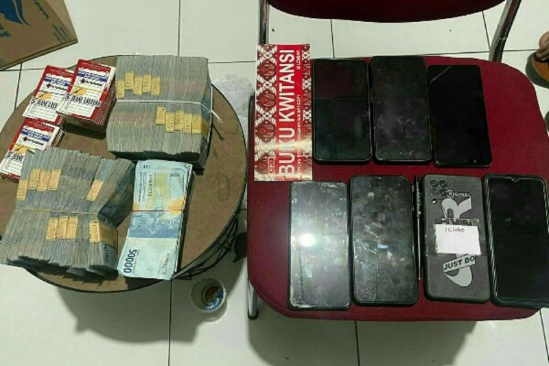 Polisi tangkap dua pelaku dugaan politik uang di Manado Polisi tangkap dua pelaku dugaan politik uang di Manado