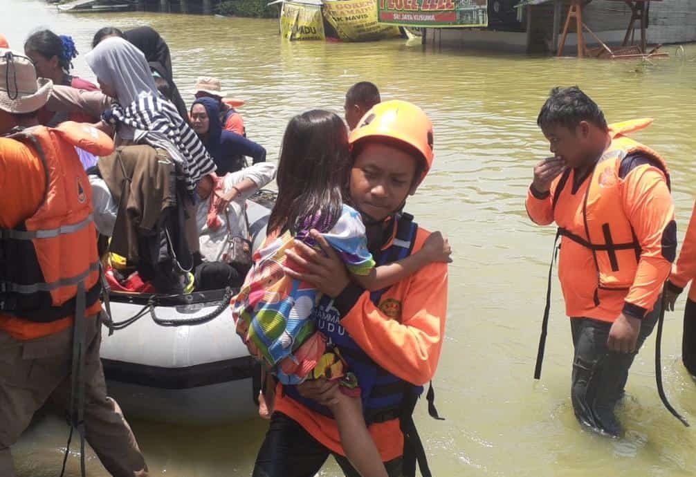Ratusan warga Karanganyar korban banjir dievakuasi ke Kudus
