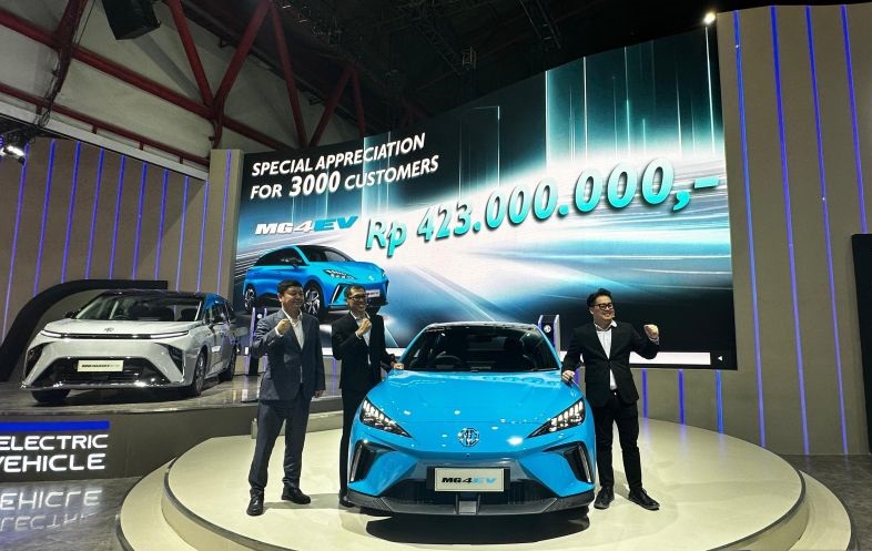 MG 4 EV turun harga lagi MG 4 EV turun harga lagi