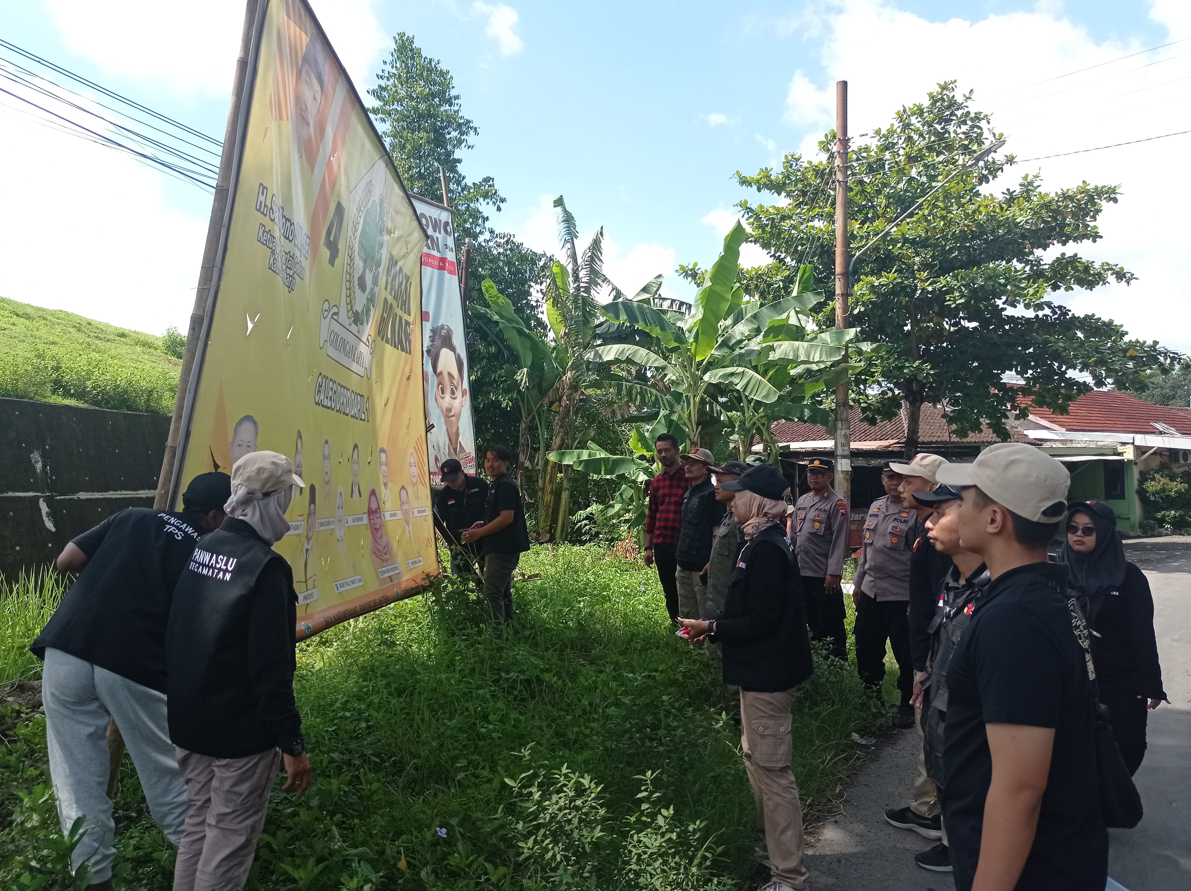 Parpol di Sukoharjo baru turunkan APK hari pertama masa tenang pemilu Parpol di Sukoharjo baru turunkan APK hari pertama masa tenang pemilu