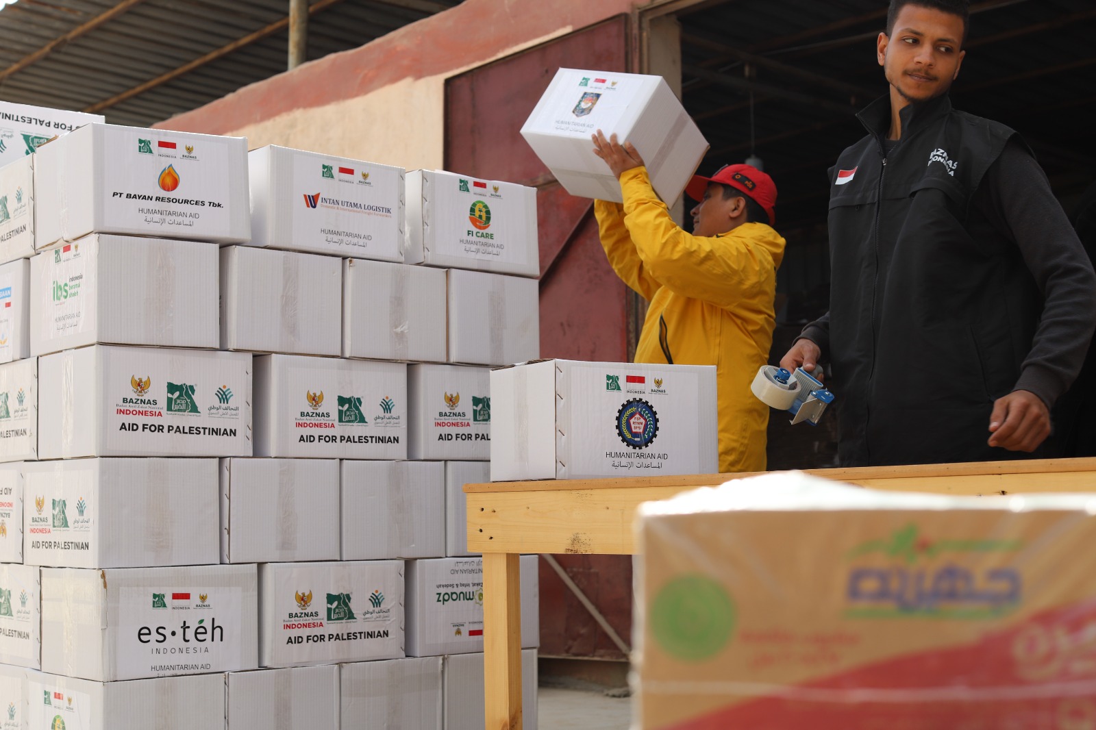 Bersama Mishr Al-Kheir, BAZNAS kembali kirimkan 14 truk kontainer bantuan untuk Palestina Bersama Mishr Al-Kheir, BAZNAS kembali kirimkan 14 truk kontainer bantuan untuk Palestina