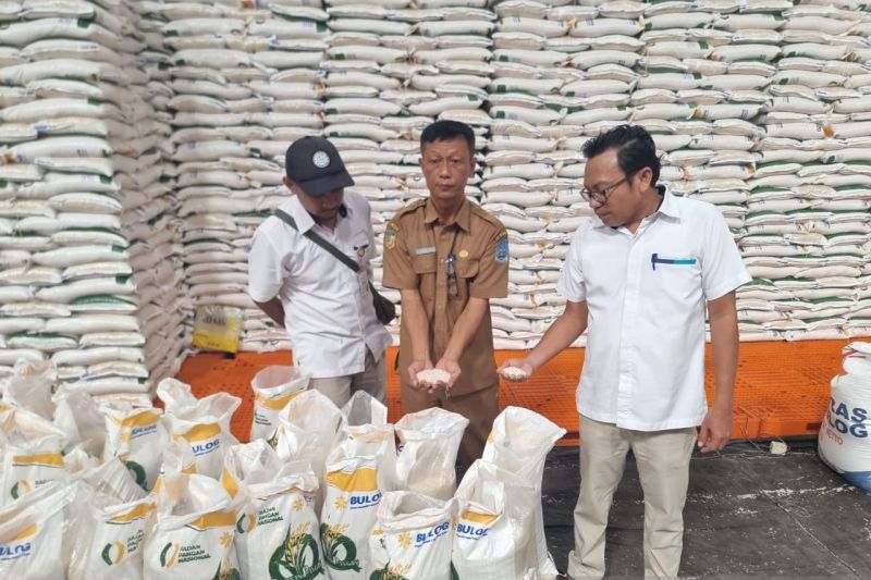 14.671 keluarga di Jayapura terima bantuan pangan 14.671 keluarga di Jayapura terima bantuan pangan