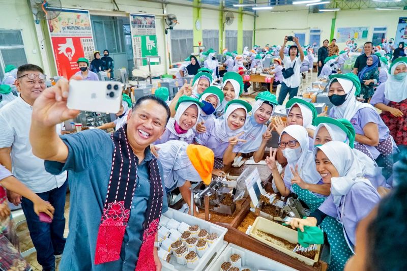 Ketua MPR Bamsoet dorong pengembangan industri tembakau padat karya Ketua MPR Bamsoet dorong pengembangan industri tembakau padat karya