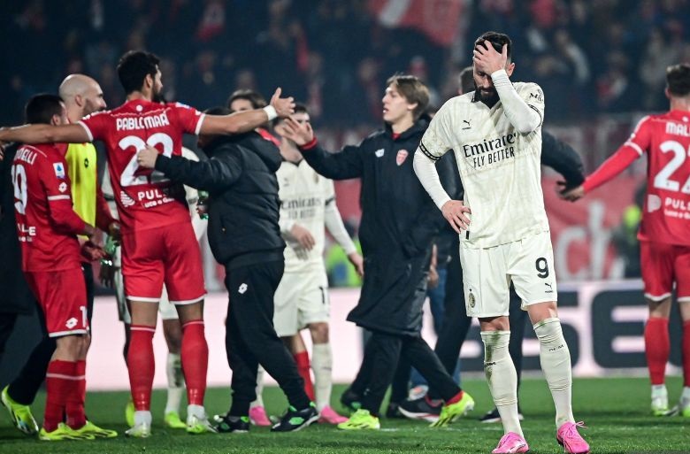 Milan buang kans untuk naik ke posisi kedua setelah dikalahkan Monza Milan buang kans untuk naik ke posisi kedua setelah dikalahkan Monza