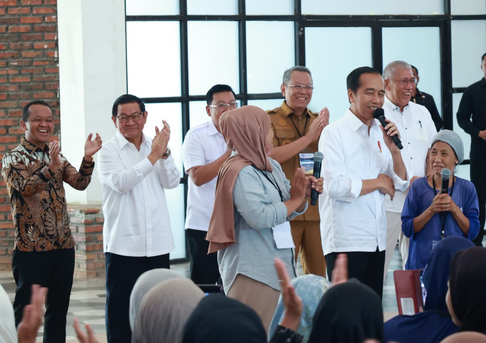 Presiden Jokowi berikan bantuan pangan beras kepada 1.067 warga Kota Tangsel Presiden Jokowi berikan bantuan pangan beras kepada 1.067 warga Kota Tangsel
