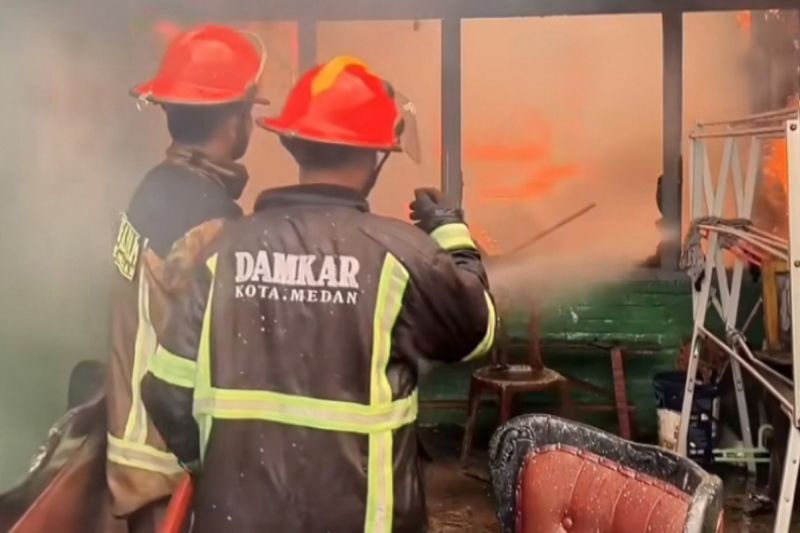 Damkarmat minta warga Medan periksa instalasi listrik rumah secara berkala