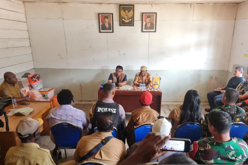 BNPB salurkan Rp350 juta dana penanganan darurat bencana di Intan Jaya BNPB salurkan Rp350 juta dana penanganan darurat bencana di Intan Jaya