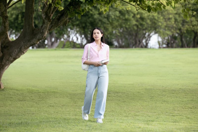 Outfit simpel a la Maudy Ayunda untuk berbagai aktivitas Outfit simpel a la Maudy Ayunda untuk berbagai aktivitas