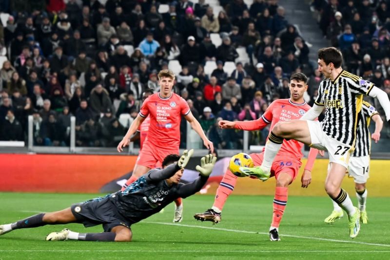 Juventus gagal pangkas jarak dengan Inter usai kalah 0-1 atas Udinese Juventus gagal pangkas jarak dengan Inter usai kalah 0-1 atas Udinese